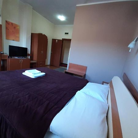 Sin-Kom Hotel Garni Пирот Экстерьер фото