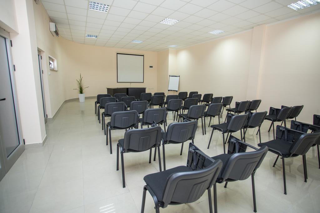 Sin-Kom Hotel Garni Пирот Экстерьер фото