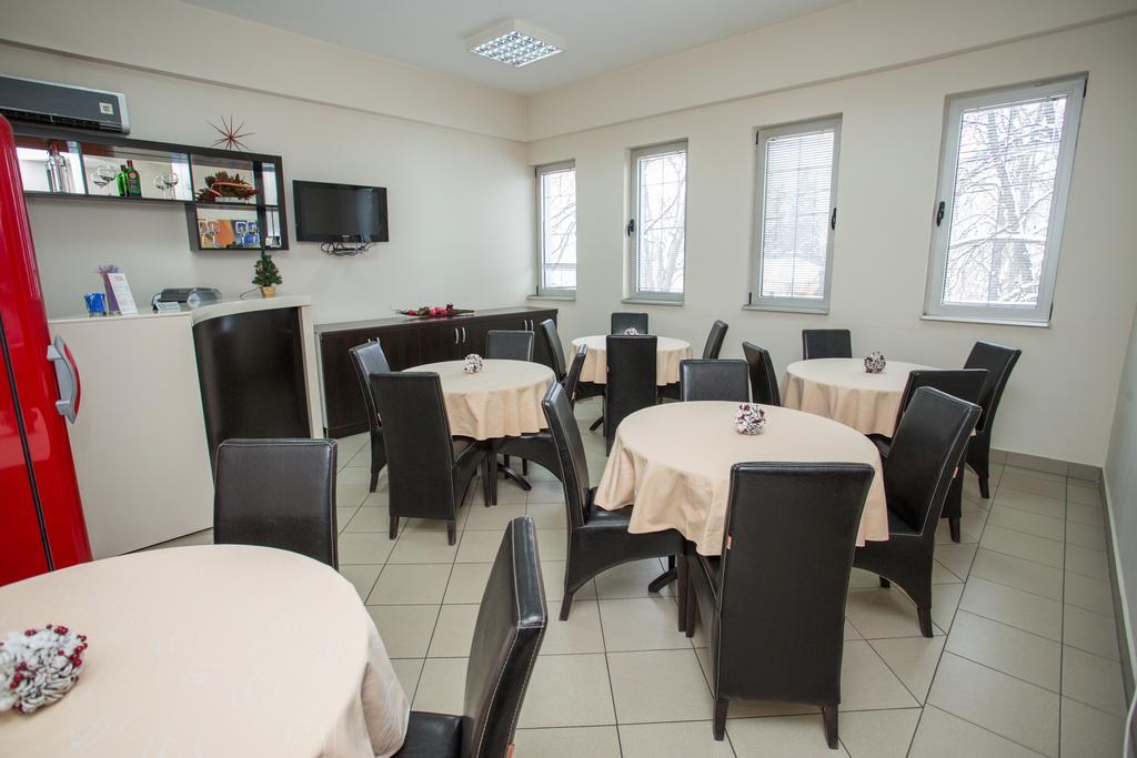 Sin-Kom Hotel Garni Пирот Экстерьер фото