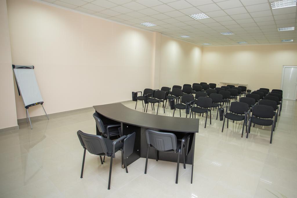 Sin-Kom Hotel Garni Пирот Экстерьер фото