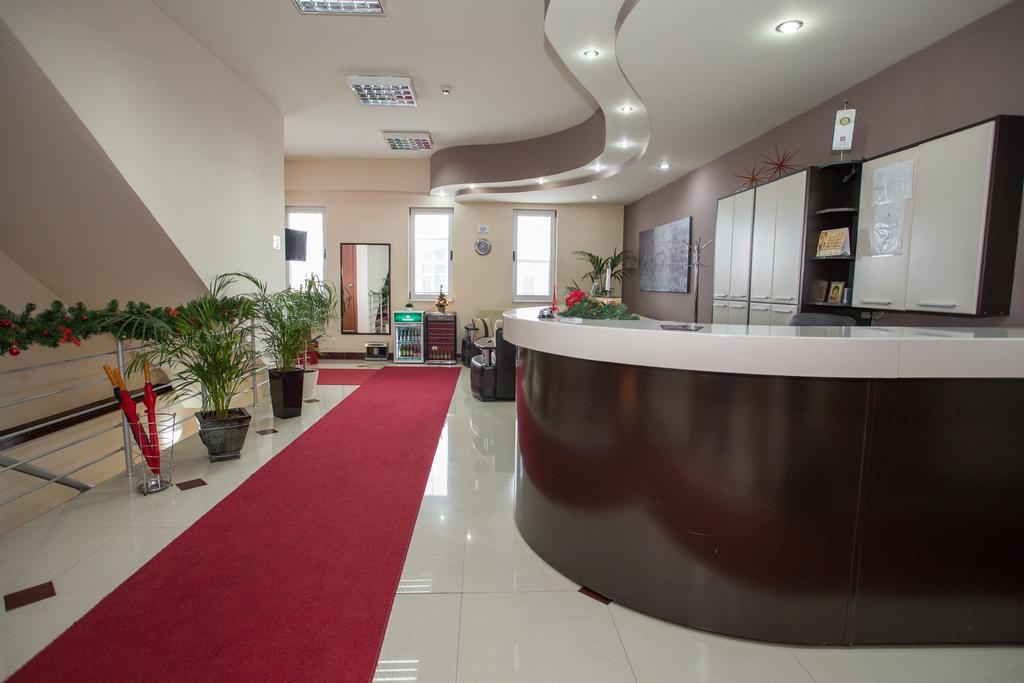 Sin-Kom Hotel Garni Пирот Экстерьер фото