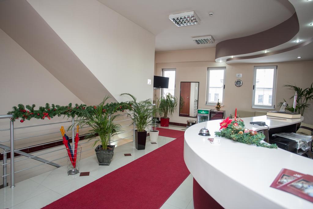 Sin-Kom Hotel Garni Пирот Экстерьер фото