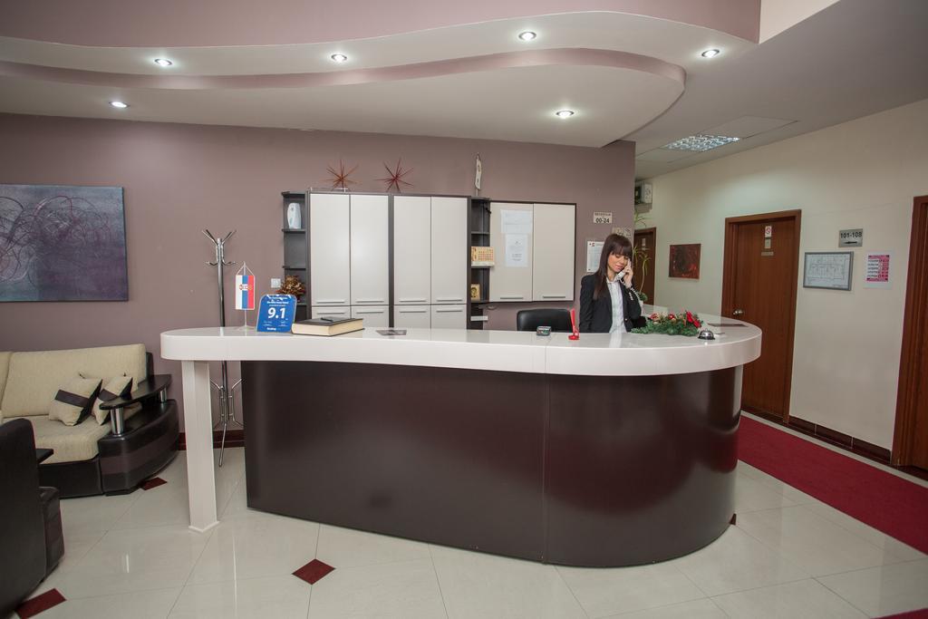 Sin-Kom Hotel Garni Пирот Экстерьер фото
