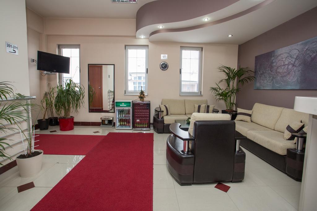 Sin-Kom Hotel Garni Пирот Экстерьер фото