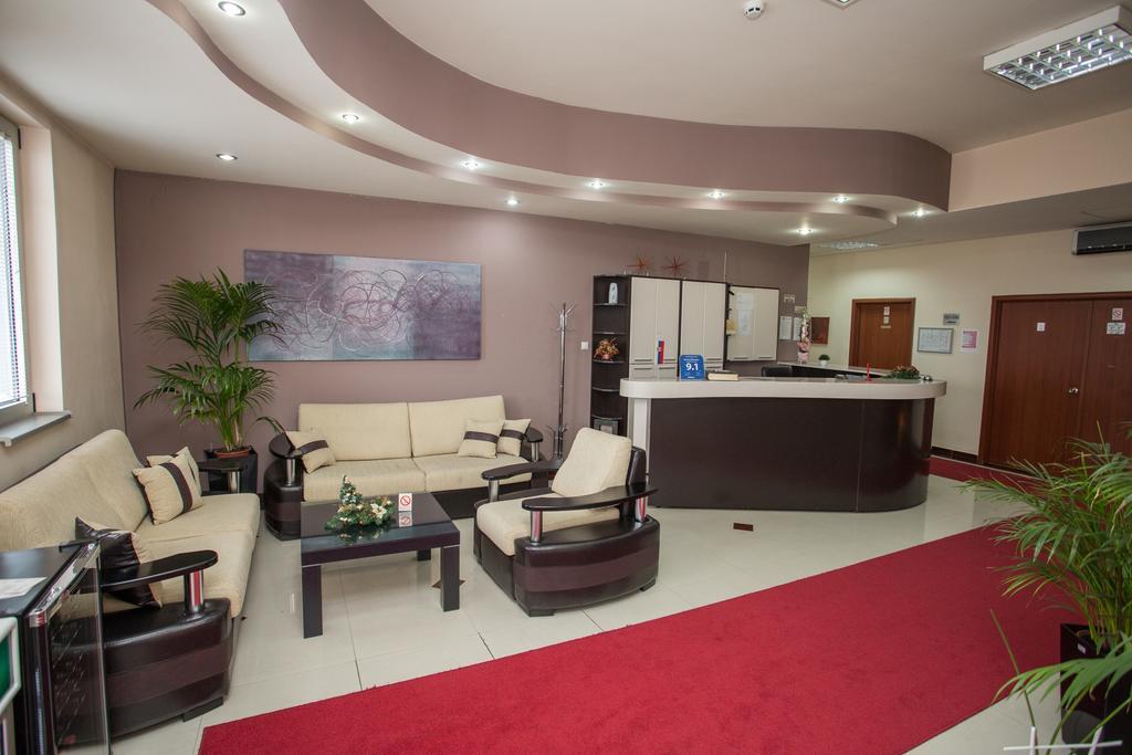 Sin-Kom Hotel Garni Пирот Экстерьер фото