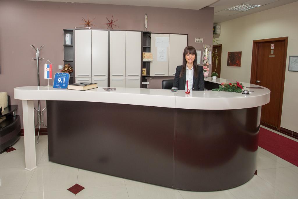 Sin-Kom Hotel Garni Пирот Экстерьер фото