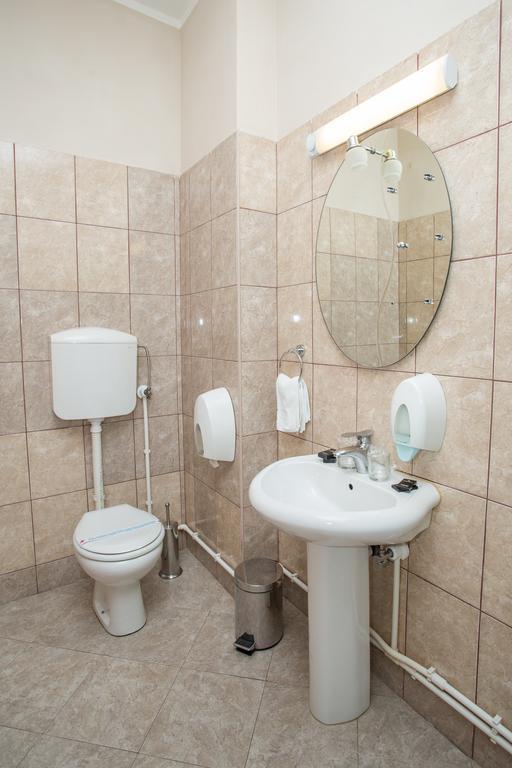 Sin-Kom Hotel Garni Пирот Экстерьер фото