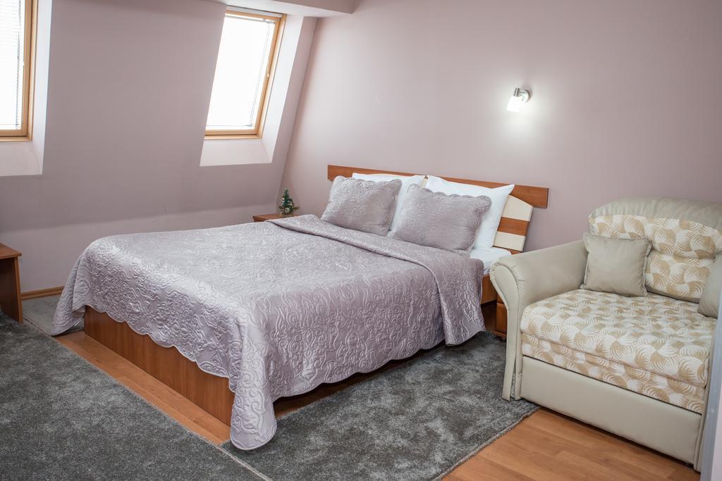 Sin-Kom Hotel Garni Пирот Номер фото