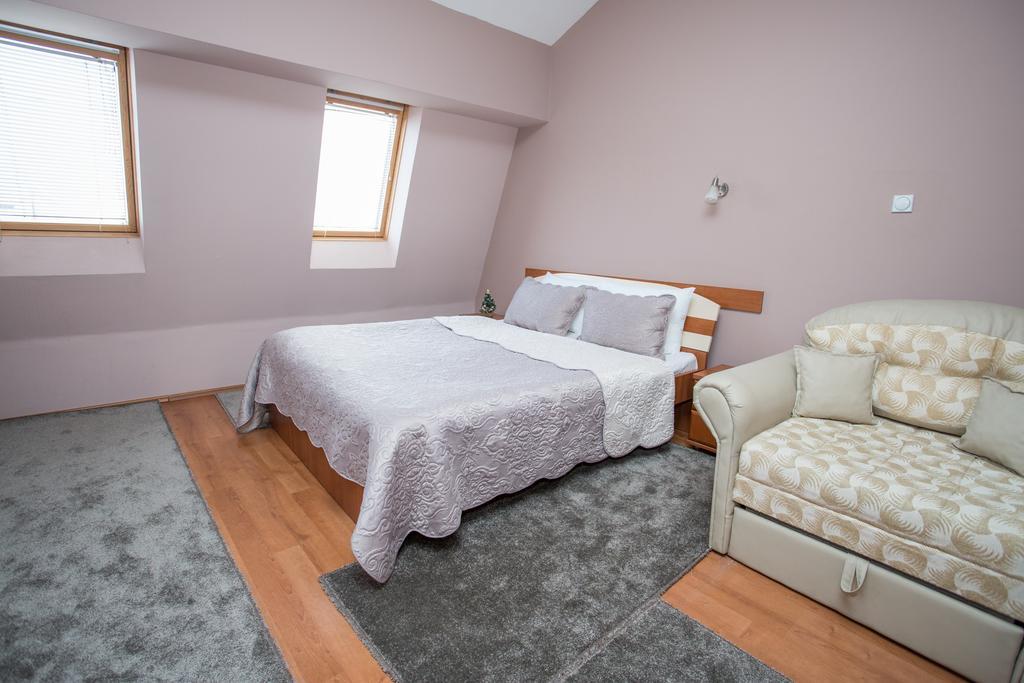 Sin-Kom Hotel Garni Пирот Экстерьер фото