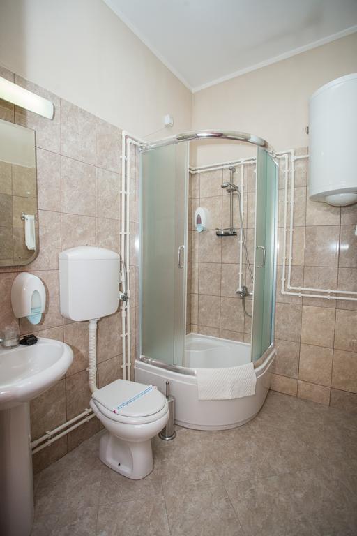 Sin-Kom Hotel Garni Пирот Экстерьер фото