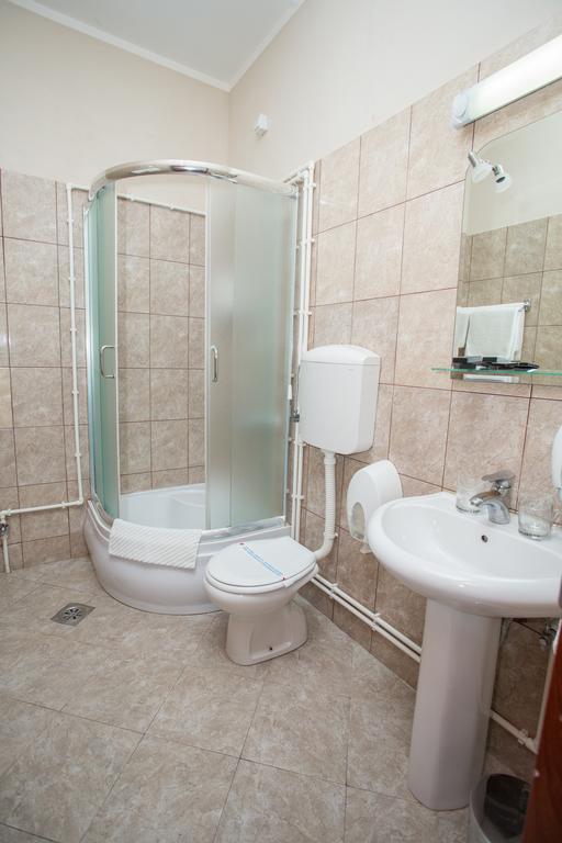 Sin-Kom Hotel Garni Пирот Номер фото