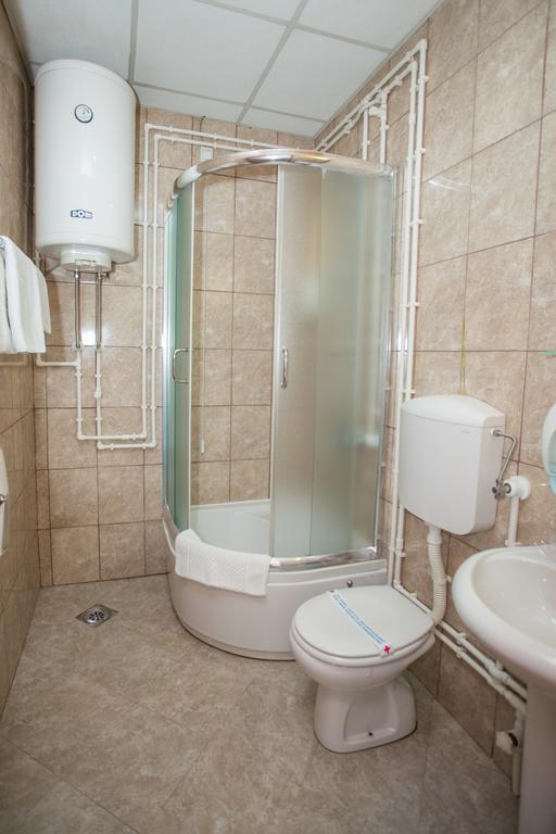 Sin-Kom Hotel Garni Пирот Номер фото