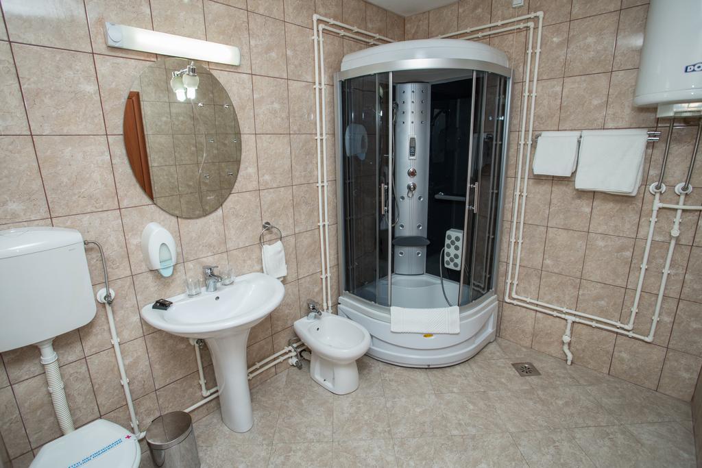 Sin-Kom Hotel Garni Пирот Экстерьер фото