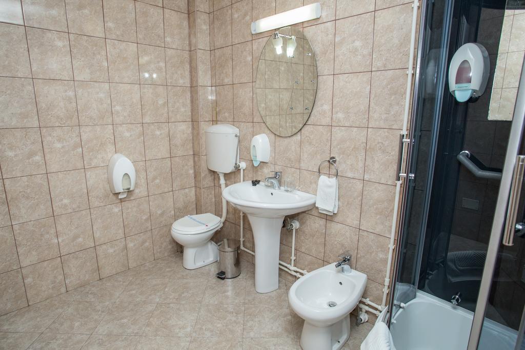 Sin-Kom Hotel Garni Пирот Экстерьер фото
