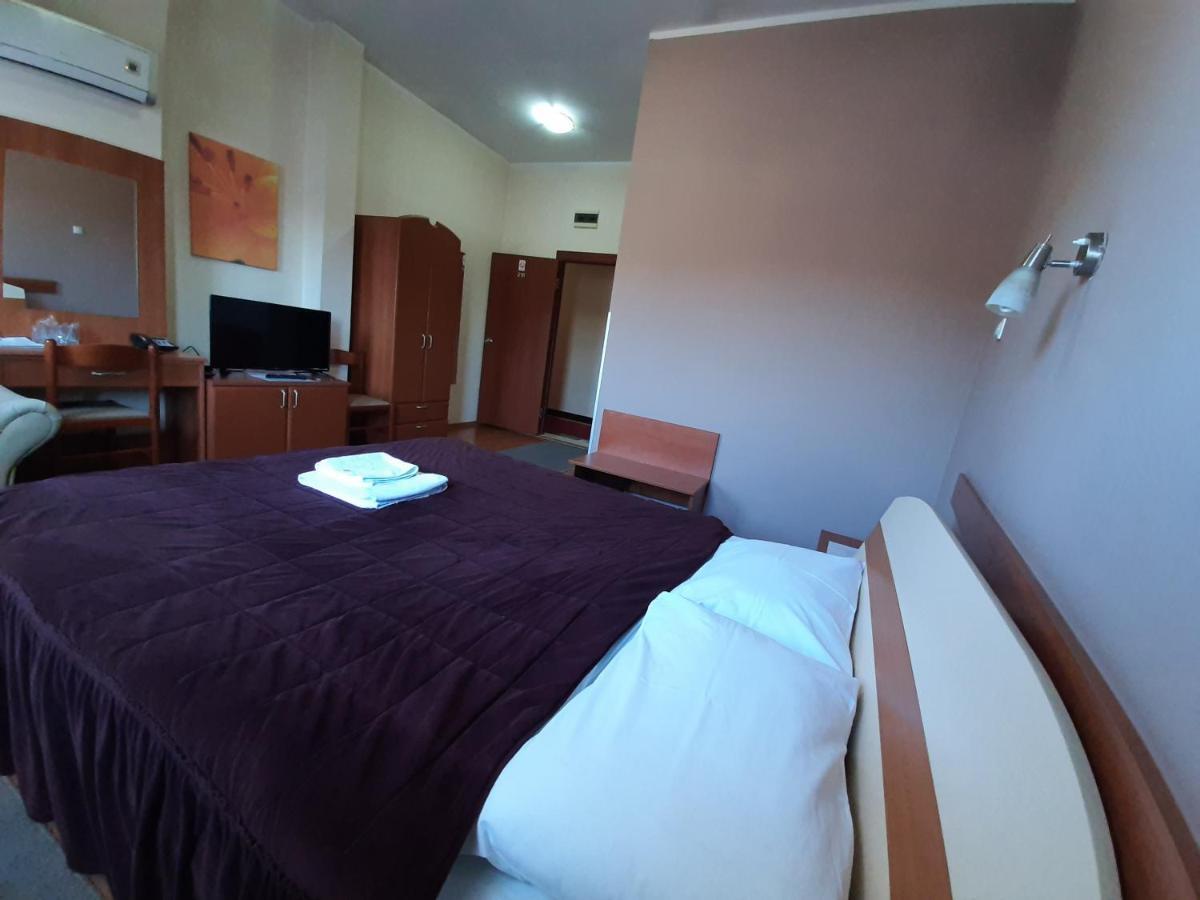 Sin-Kom Hotel Garni Пирот Экстерьер фото